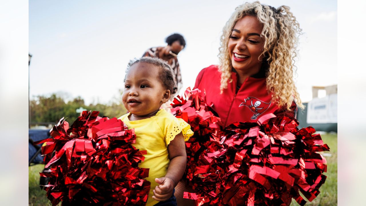 Bucs Bring Holiday Cheer to Tampa Bay