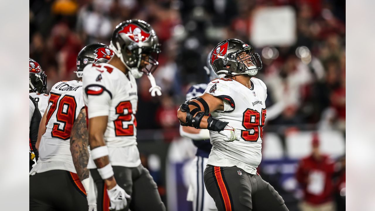 TAMPA BAY, USA, JANUARY 10, 2023: Dallas Cowboys vs. Tampa Bay Buccaneers.  NFL Wild Card Round 2023, Silhouette of NFL player of american football. ho  Stock Photo - Alamy