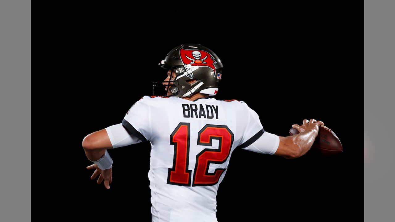 IMAGES: Legendary Quarterback Tom Brady Dons Tampa Bay Buccaneers Uniform  for the First Time - Space Coast Daily