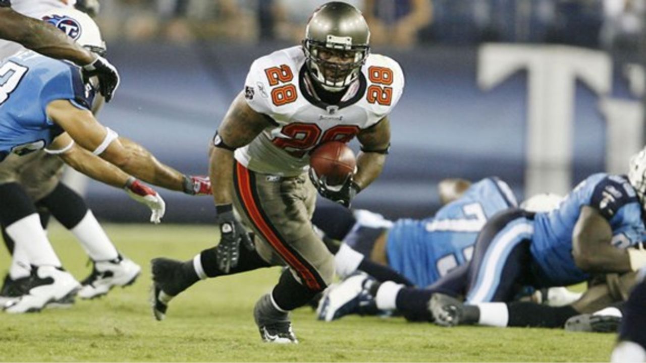 Tampa Bay Buccaneers running back Derrick Ward (28) rushes for a first down  during the NFL football game between the New York Jets and Tampa bay  Buccaneers at Raymond James Stadium in