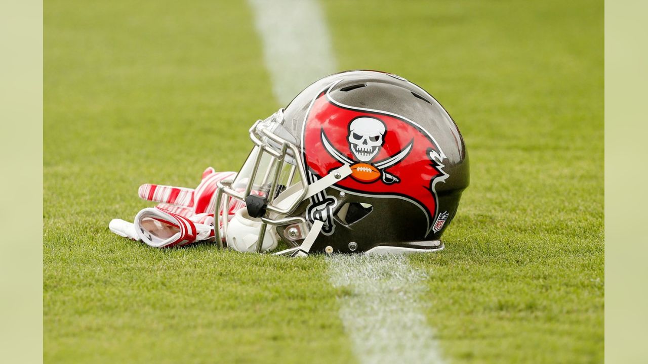 VIDEO: Bucs Defender Vita Vea Loses Tooth After Taking Helmet to Face