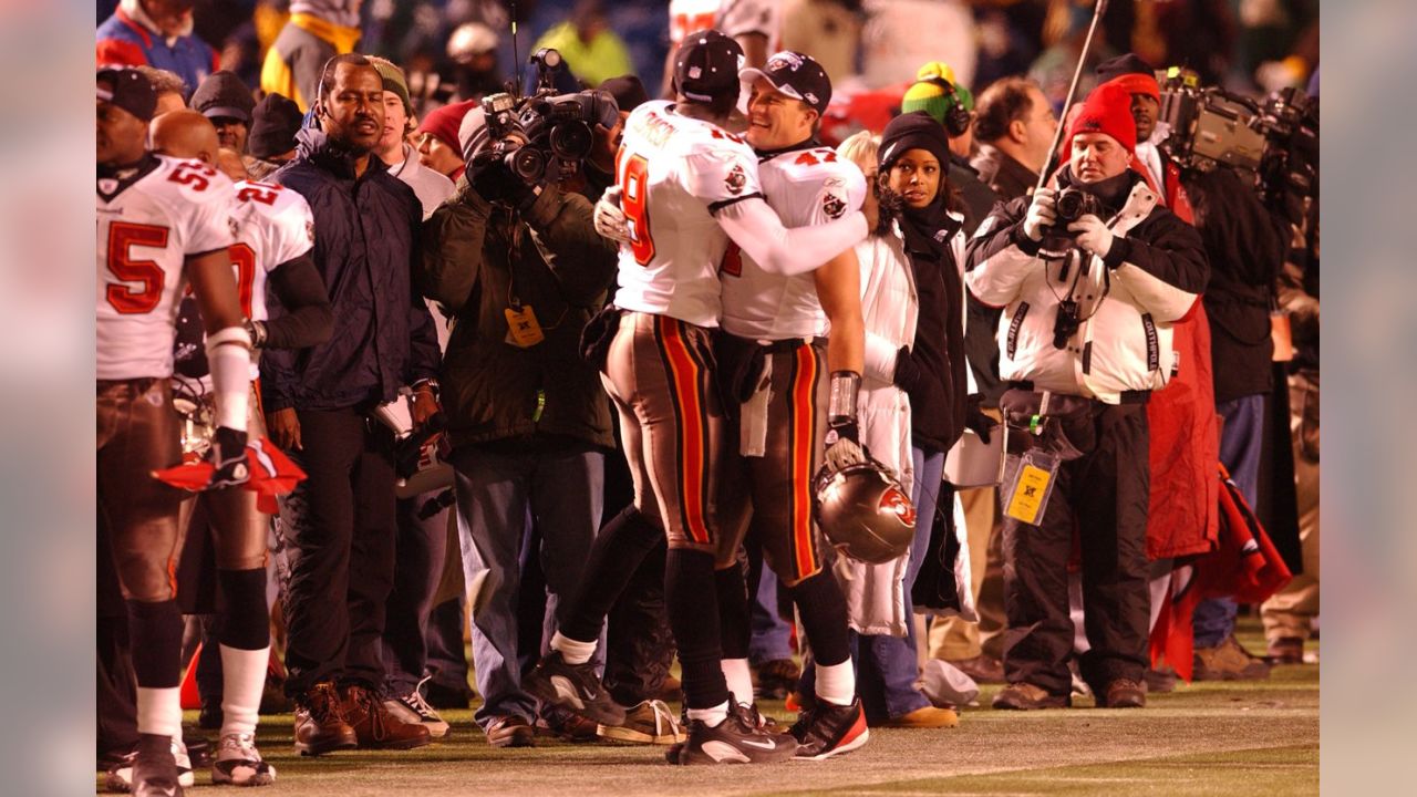 Ronde Barber Shuts Down the Vet (2002) 