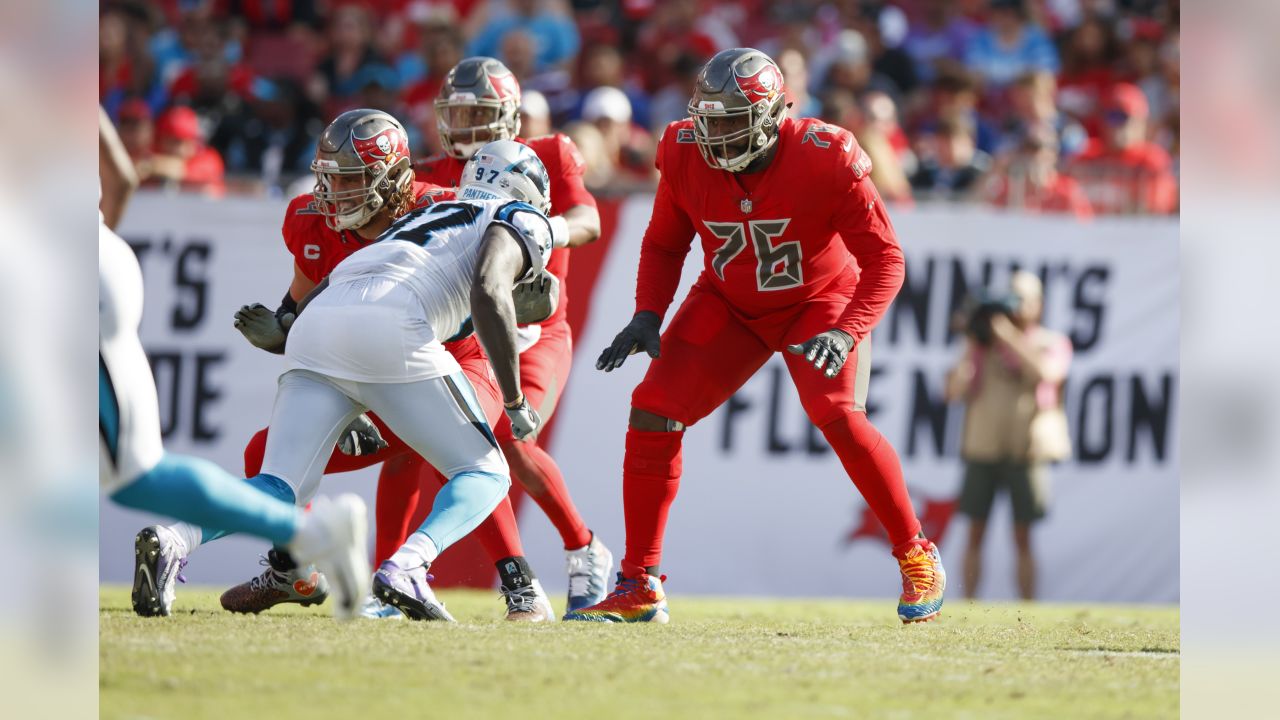 Tampa Bay Buccaneers cut left tackle Donovan Smith