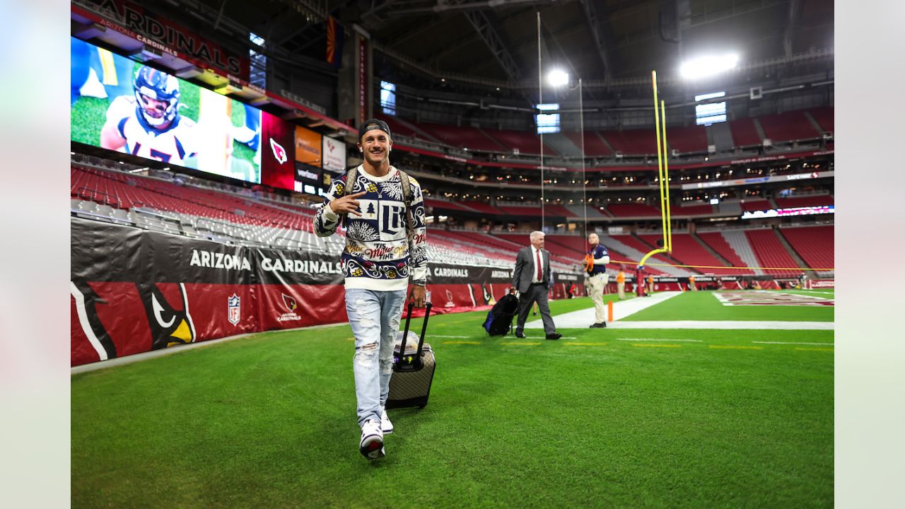 ARRIVAL PHOTOS: Cardinals Arrive For The Seahawks Game