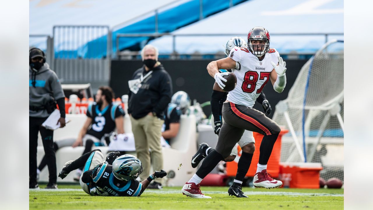 Ex-Arizona star Rob Gronkowski re-signs with Buccaneers, per report -  Arizona Desert Swarm