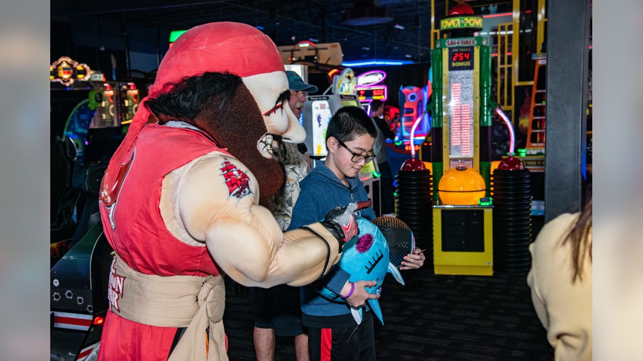 Justin Evans Surprises Students with Trip to Dave & Buster's