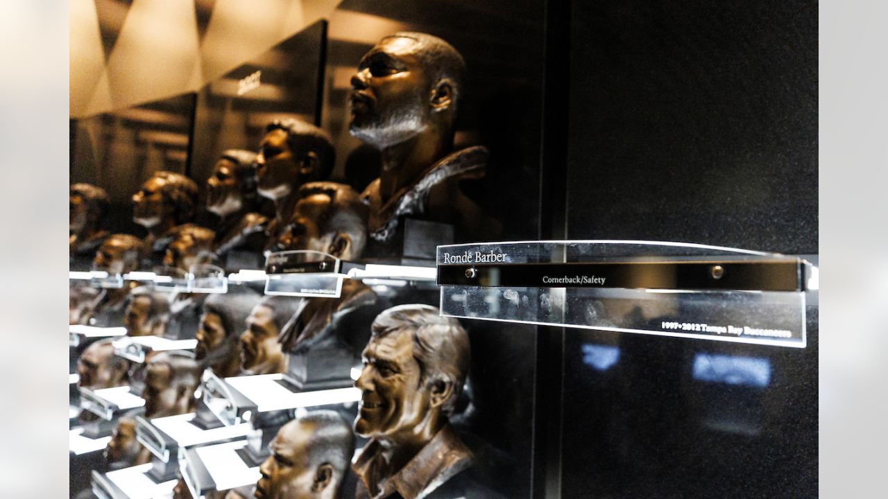 Peyton Manning's Hall of Fame bust: Funniest memes and reactions