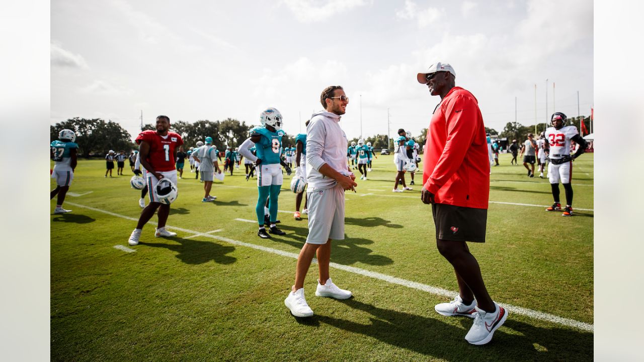 Best Photos from Bucs Training Camp Practice With the Miami Dolphins,  August 10