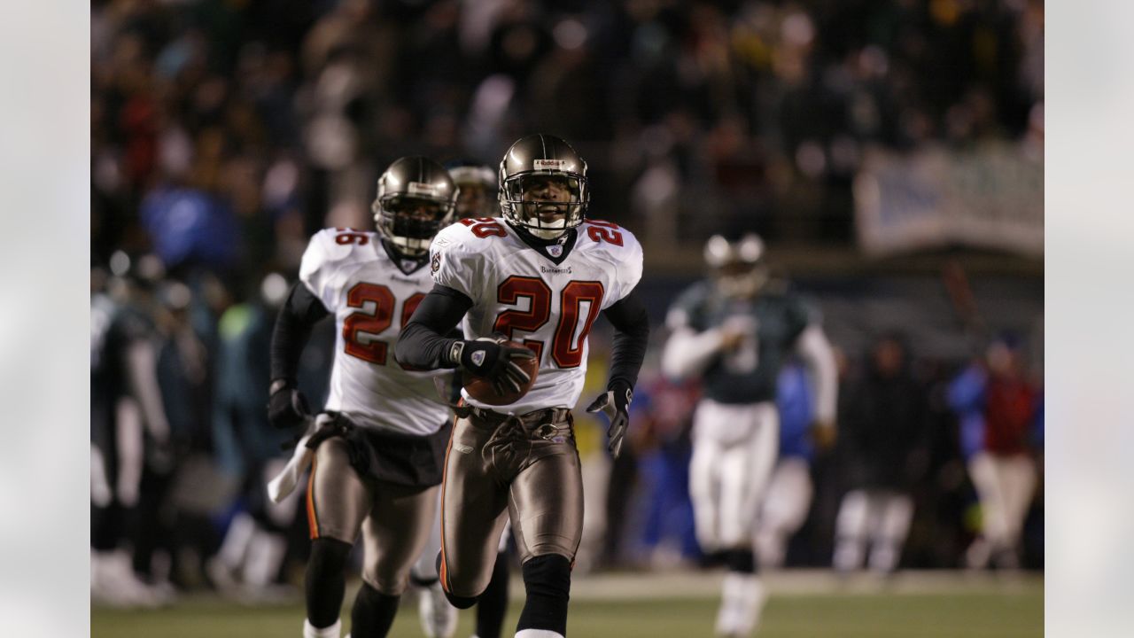 26 Jan 2003: Keyshawn Johnson of the Tampa Bay Buccaneers celebrates after  the Bucs 48-21 victory over the Oakland Raiders in Super Bowl XXXVII at  Qualcomm Stadium in San Diego, CA. (Icon