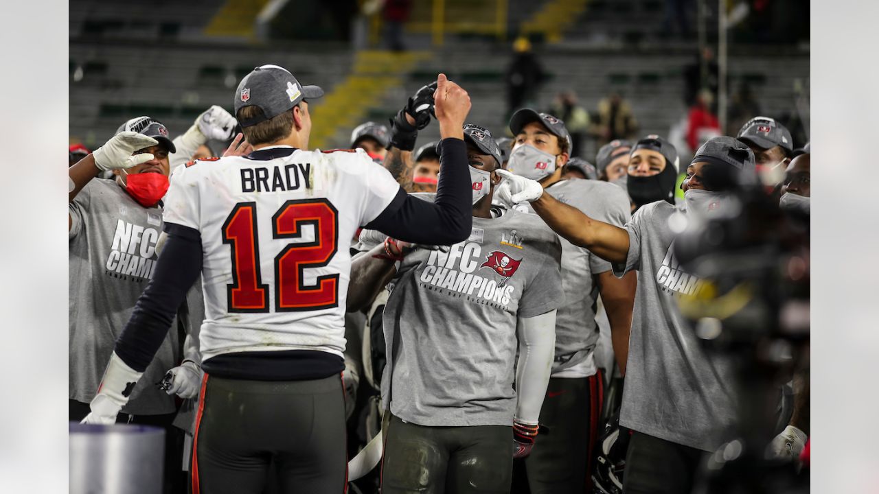 Bucks, Packers celebrate NFL playoffs with special t-shirt