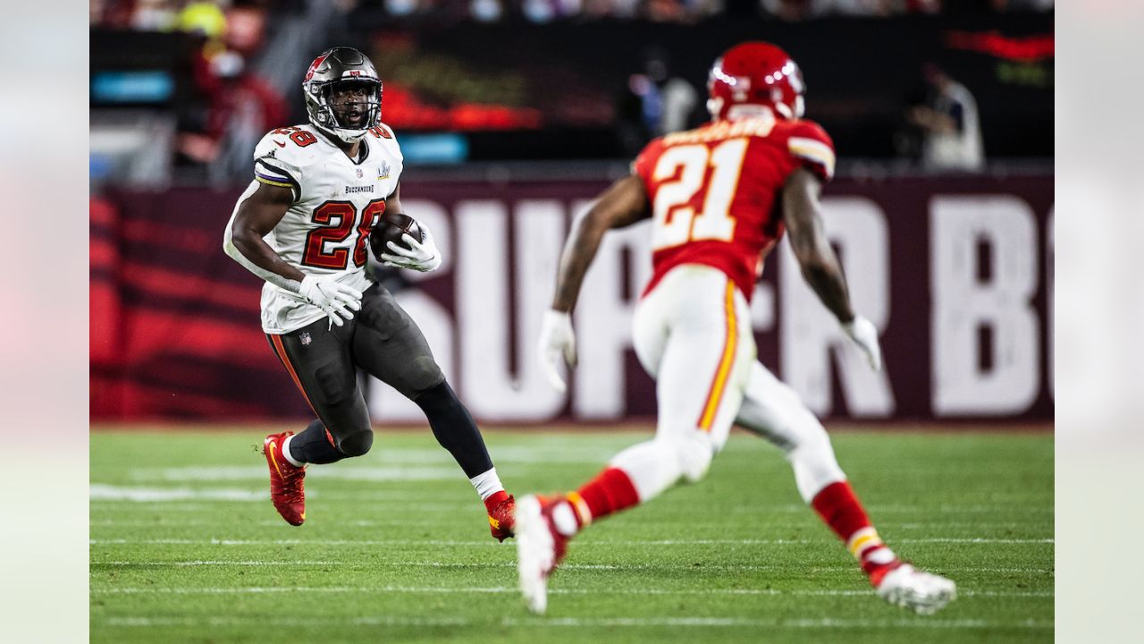 Tampa Bay Buccaneers return entire Offense and Defense from Championship  team, Re-Signing Players like Ndamukong Suh, Lavonte David, Shaq Barrett,  Chris Godwin, Rob Gronkowski, Leonard Fournette for 2021