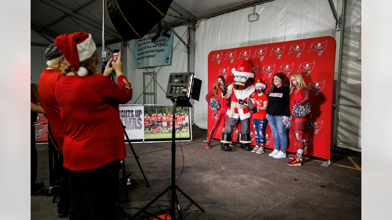 Bucs Offensive Line Lights Up Christmas Event Gallery