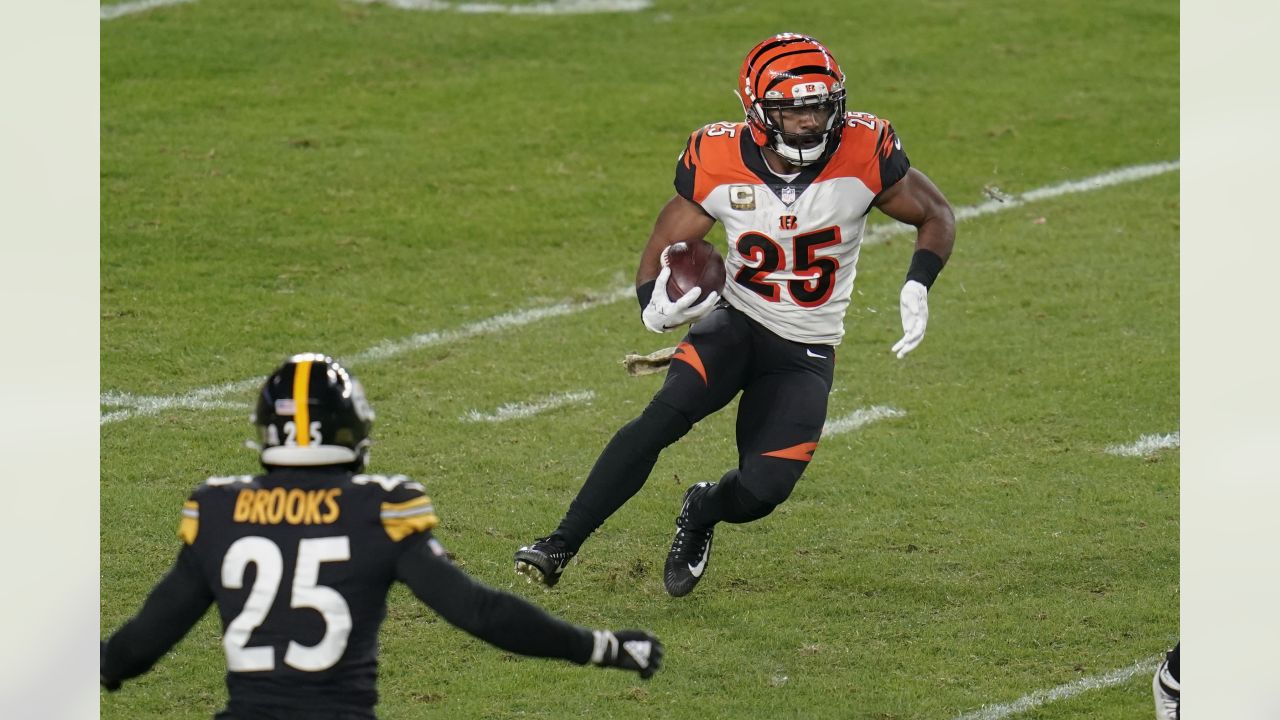 TAMPA, FL - JANUARY 16: Tampa Bay Buccaneers Running Back Giovani Bernard  (25) warms up before the NFL Wild Card game between the Philadelphia Eagles  and the Tampa Bay Buccaneers on January