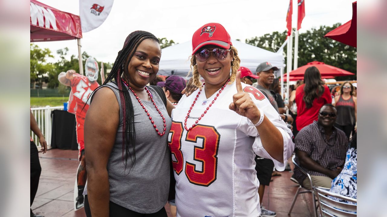 Tampa Bay Buccaneers on X: Join us in welcoming your 2018 @Tbbcheer squad,  congratulations ladies! We can't wait to have you cheering us on. 