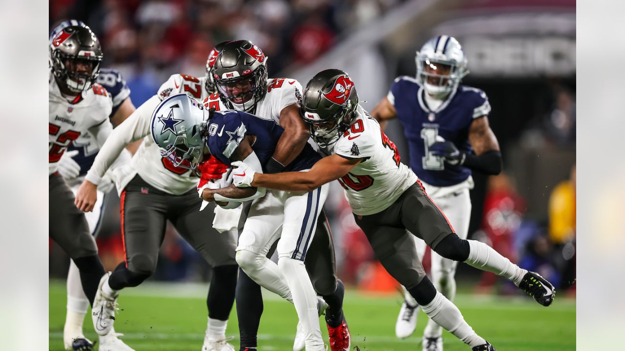 TAMPA BAY, USA, JANUARY 10, 2023: Dallas Cowboys vs. Tampa Bay Buccaneers.  NFL Wild Card Round 2023, Silhouette of NFL player of american football. ho  Stock Photo - Alamy