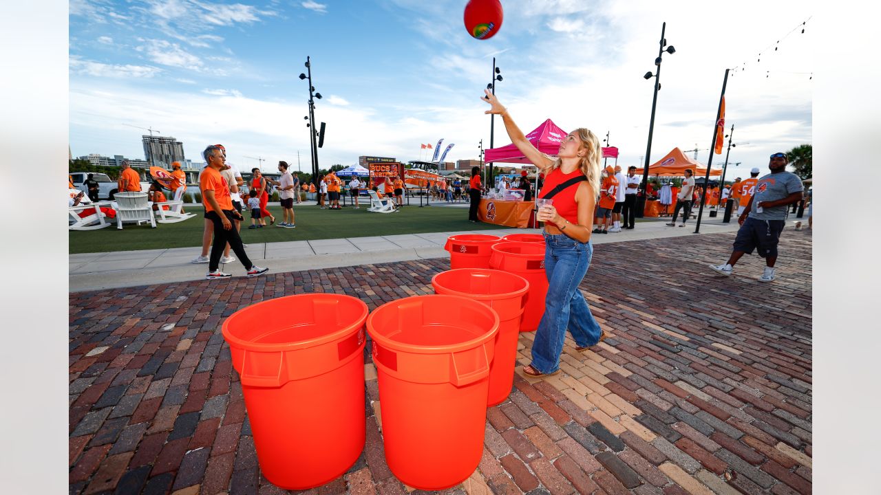 Public practice, fireworks highlight Bucs' 'Creamsicle Day'