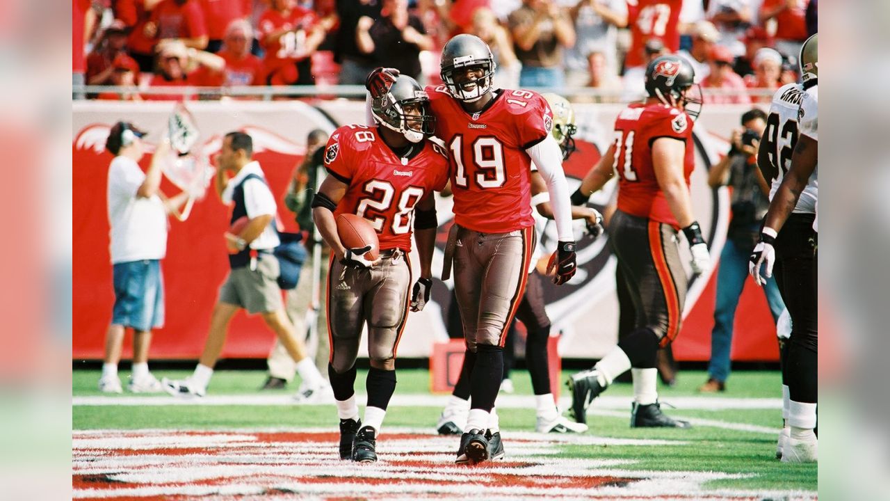 Running back Warrick Dunn of the Tampa Bay Buccaneers in action News  Photo - Getty Images