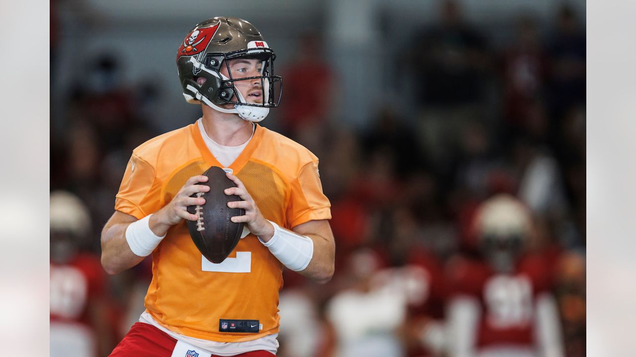 TAMPA, FL - AUGUST 07: Tampa Bay Buccaneers tight end Ko Kieft (41) catches  a pass during the Tampa Bay Buccaneers Training Camp on August 07, 2022 at  the AdventHealth Training Center