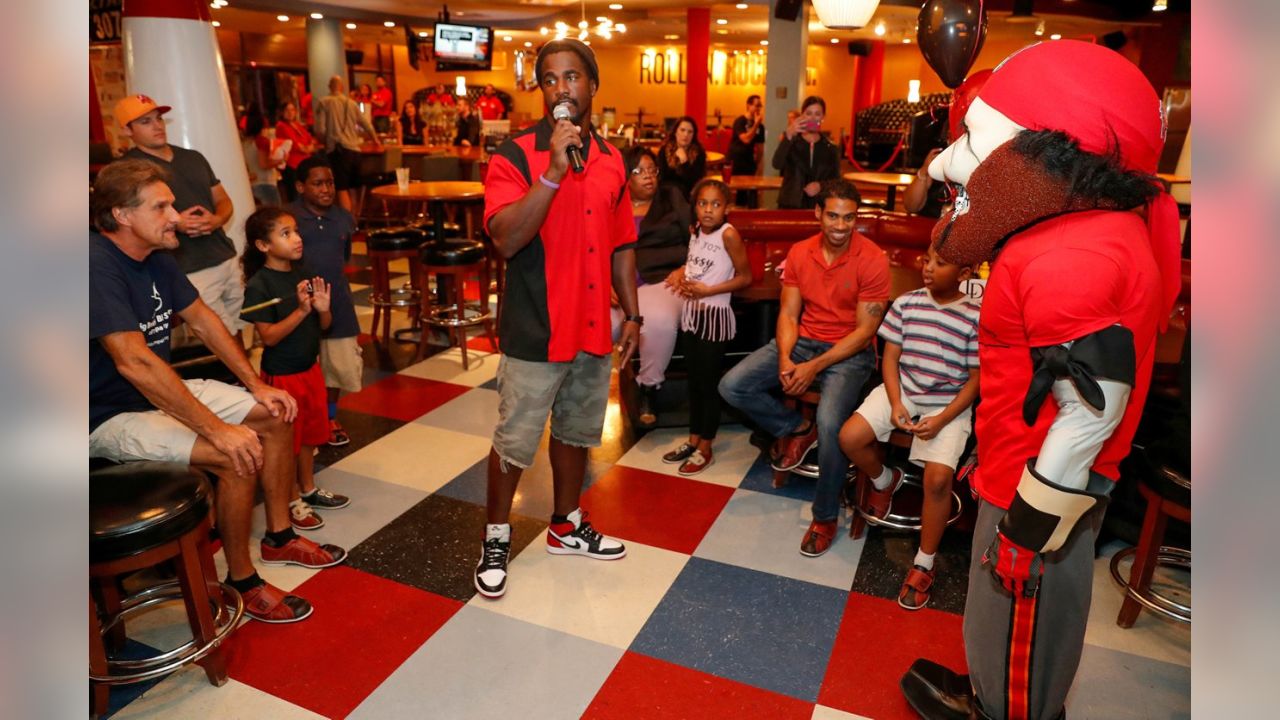 Bucs Big Brother Lavonte David Hosts Fourth Annual Bowling for Kids' Sake  Benefiting Big Brothers Big Sisters of Tampa Bay