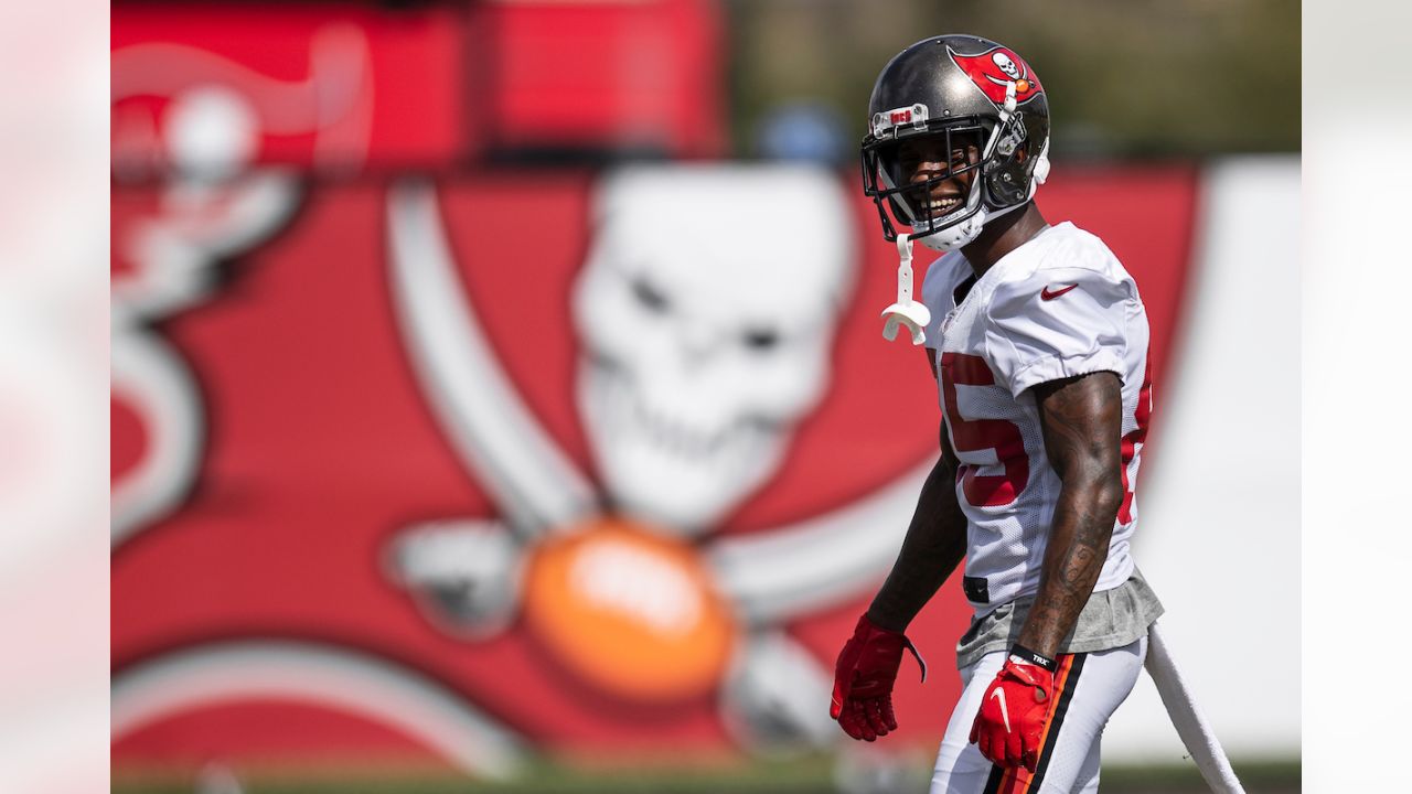 Buccaneers promote pass rusher Kahzin Daniels to active roster