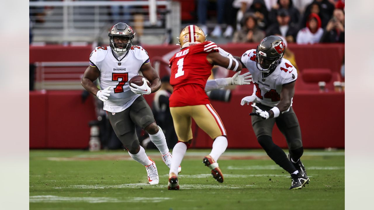 7,346 San Francisco 49ers V Tampa Bay Buccaneers Photos & High Res Pictures  - Getty Images