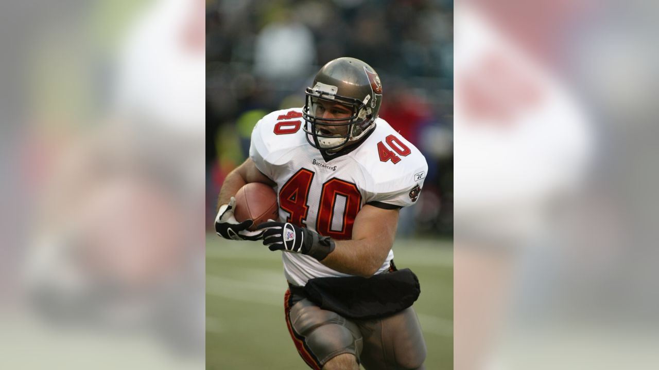 NFL: A full minute of Mike Alstott destroying opposing defenders