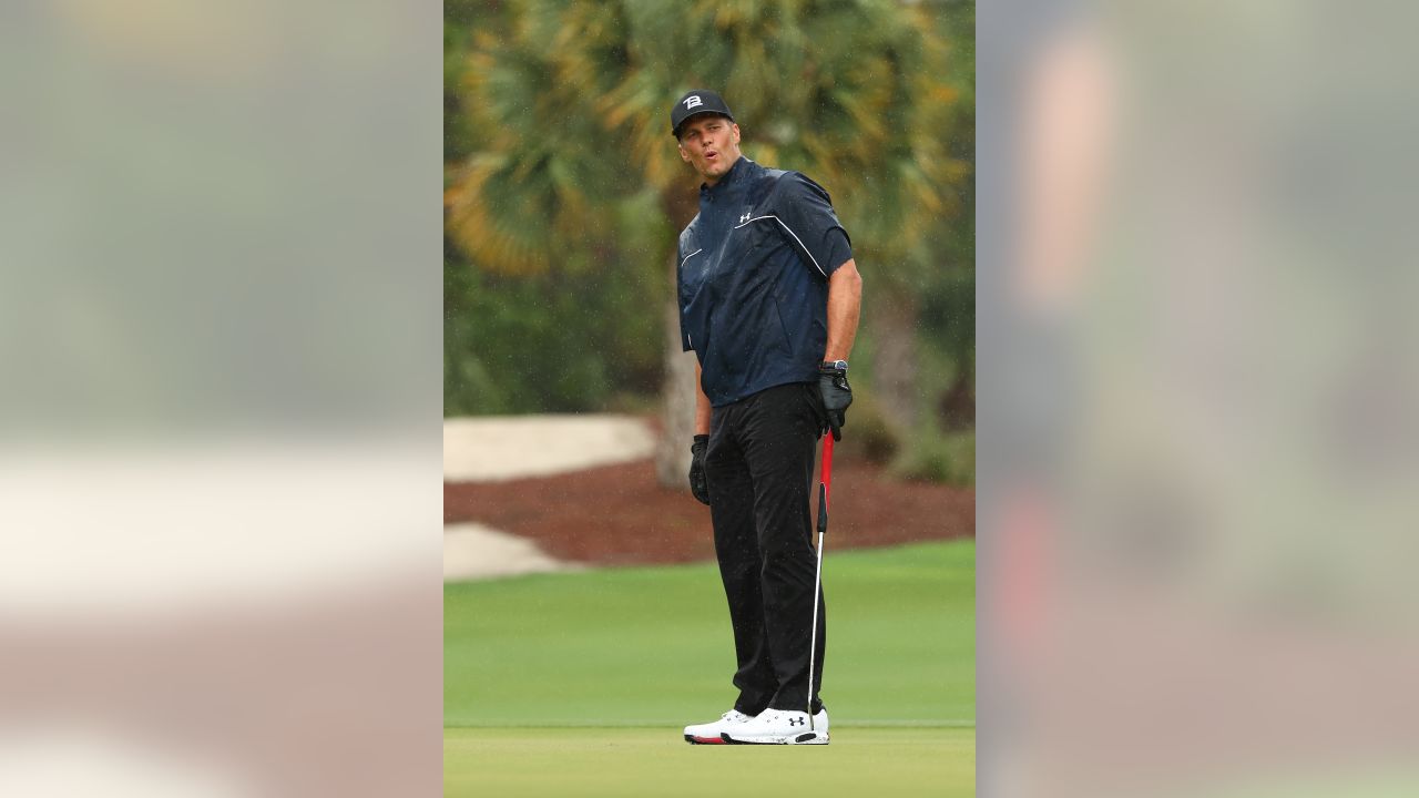 Tom Brady sinks epic fairway shot in The Match vs. Tiger Woods