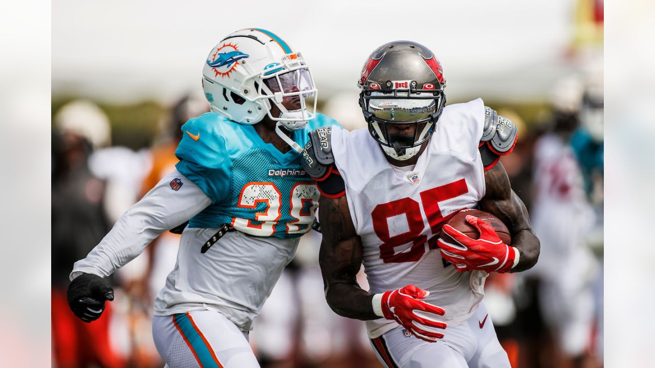 Best Photos from Bucs Training Camp Practice With the Miami Dolphins,  August 10