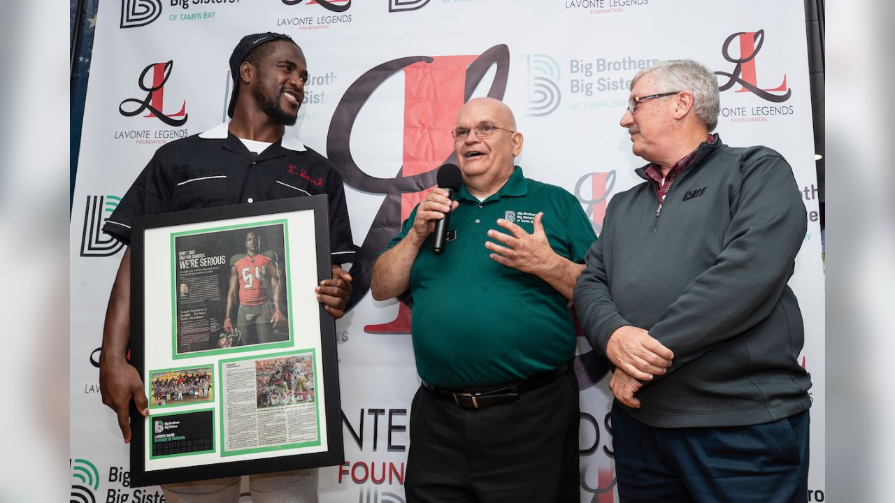 Bucs' Lavonte David sponsoring Thanksgiving dinner giveaway at his alma  mater