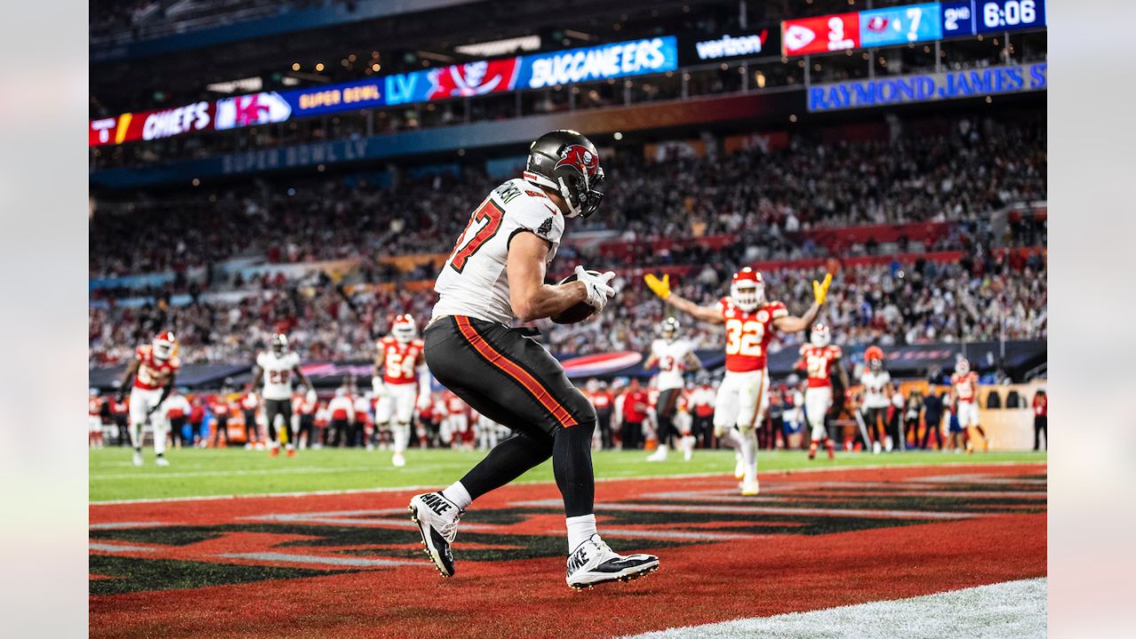 Rob Gronkowski catches two touchdown passes to help Buccaneers beat Chiefs  in Super Bowl LV - Arizona Desert Swarm