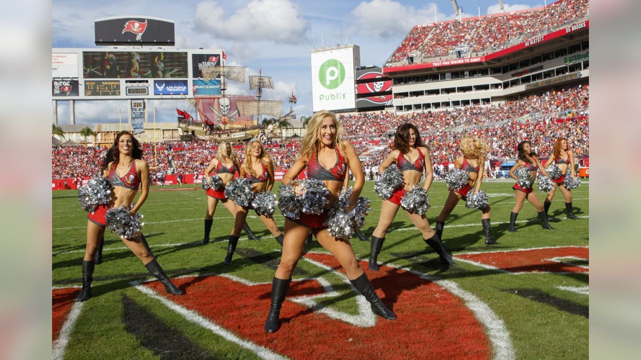 Tampa Bay Buccaneers Cheerleaders, Eagles at Buccaneers 091…