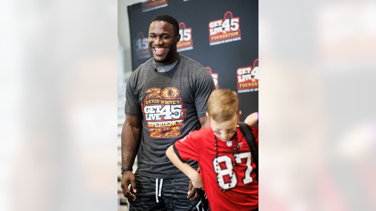 Tampa Bay player Devin White hosts shopping spree for young athletes