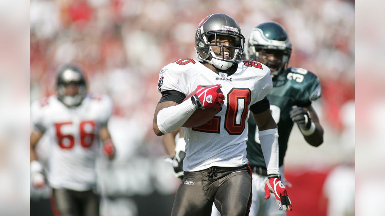 Ronde Barber is 13th member of Virginia Sports Hall of Fame enshrined in  Canton - Cardinal News