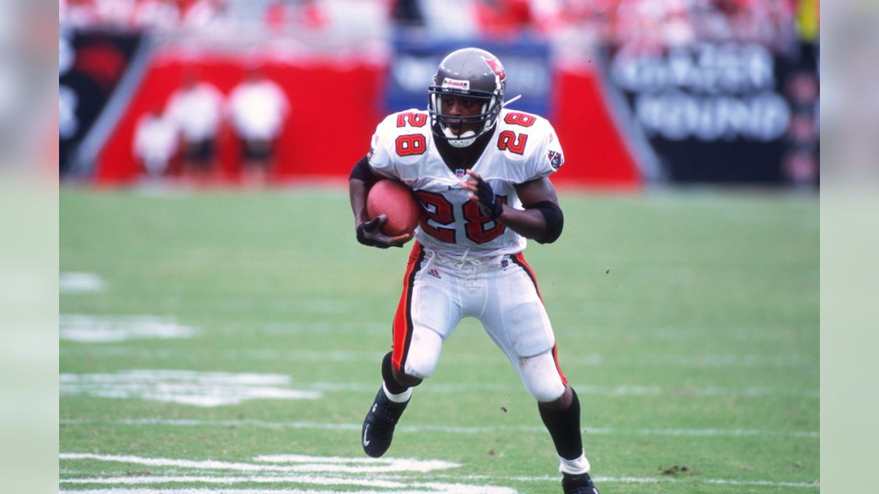 Warrick Dunn - Throwback to the WD-40 days #dunndidit #dunndeal #NFL  #bucaneers #tampafl #bucs #bucsnation #tonydungy #tampabay #football #tbt  #memories #legendary #athlete #explore #running #runningback #baller #ig  #athlete #motivation #move