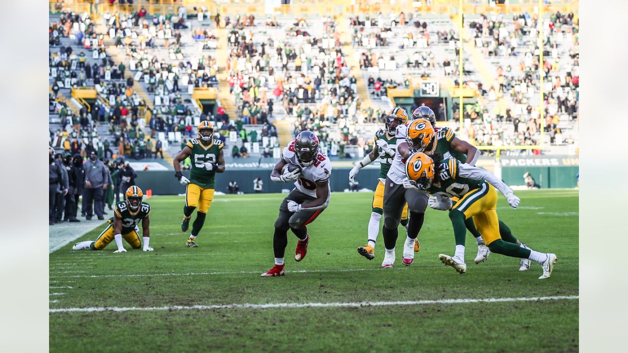 Tampa Bay Buccaneers vs. Green Bay Packers. Fans support on NFL Game.  Silhouette of supporters, big screen with two rivals in background Stock  Photo - Alamy