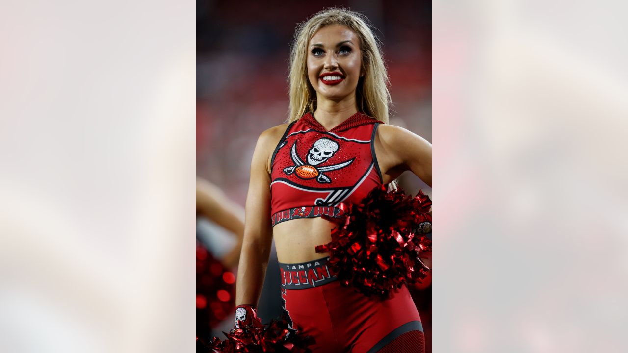 Tampa bay buccaneers cheerleaders hi-res stock photography and