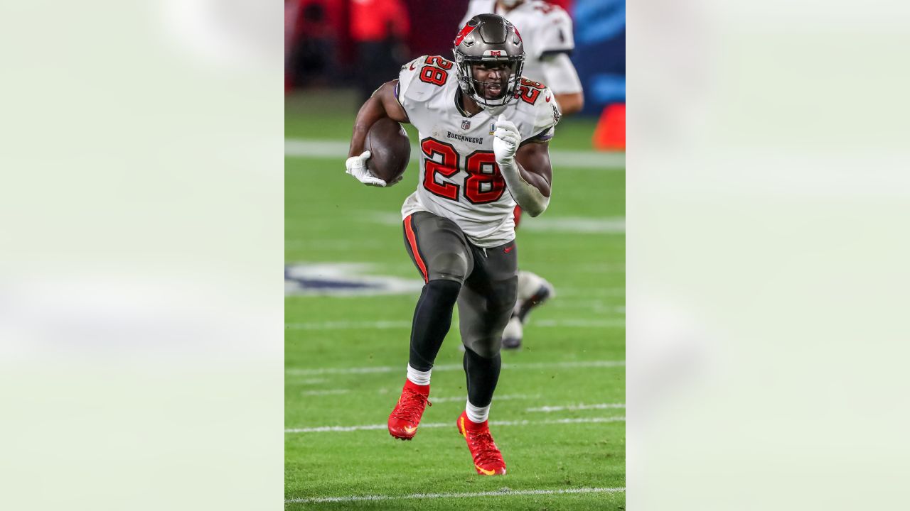 Tampa Bay Buccaneers running back Leonard Fournette (28) carries the ball  for a touchdown durin …