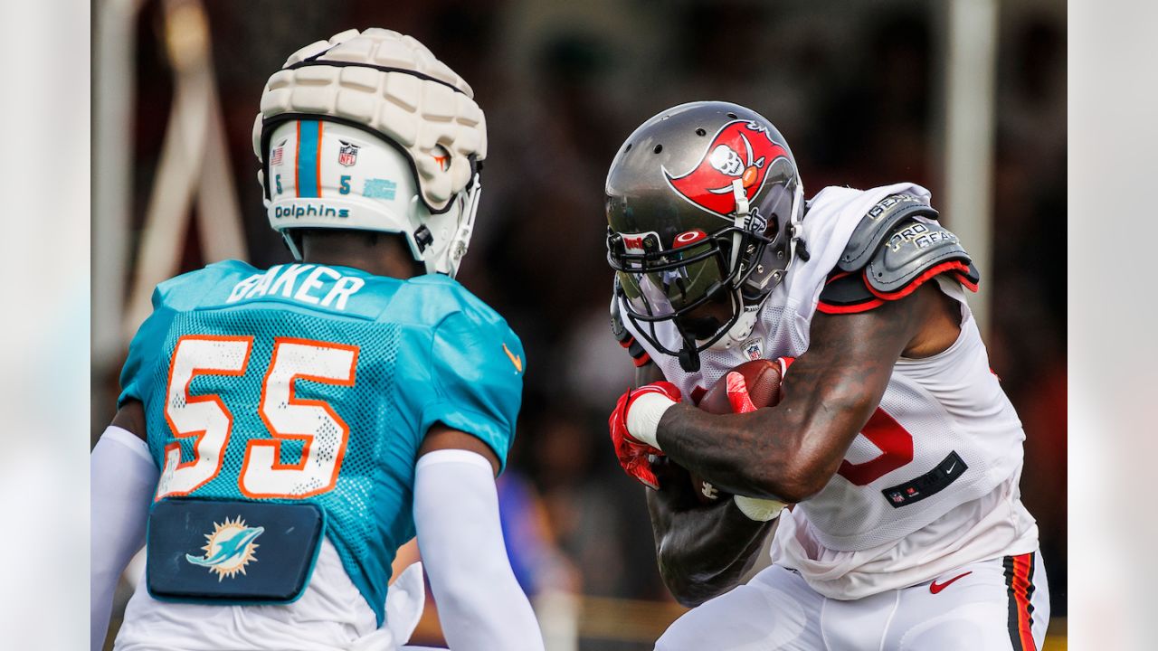 Best Photos from Bucs Training Camp Practice With the Miami Dolphins,  August 10