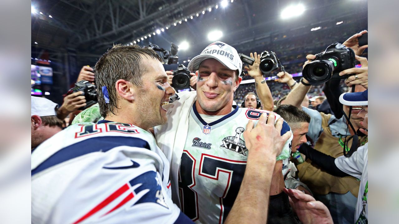 Gronk 'steals' Brady's jersey in pregame ceremony at Fenway - The