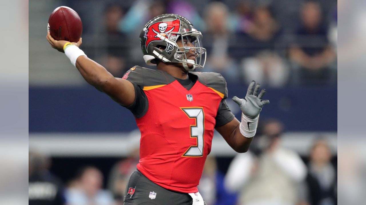 Bucs vs. Cowboys live blog: Tampa Bay fumbles away game, 27-20