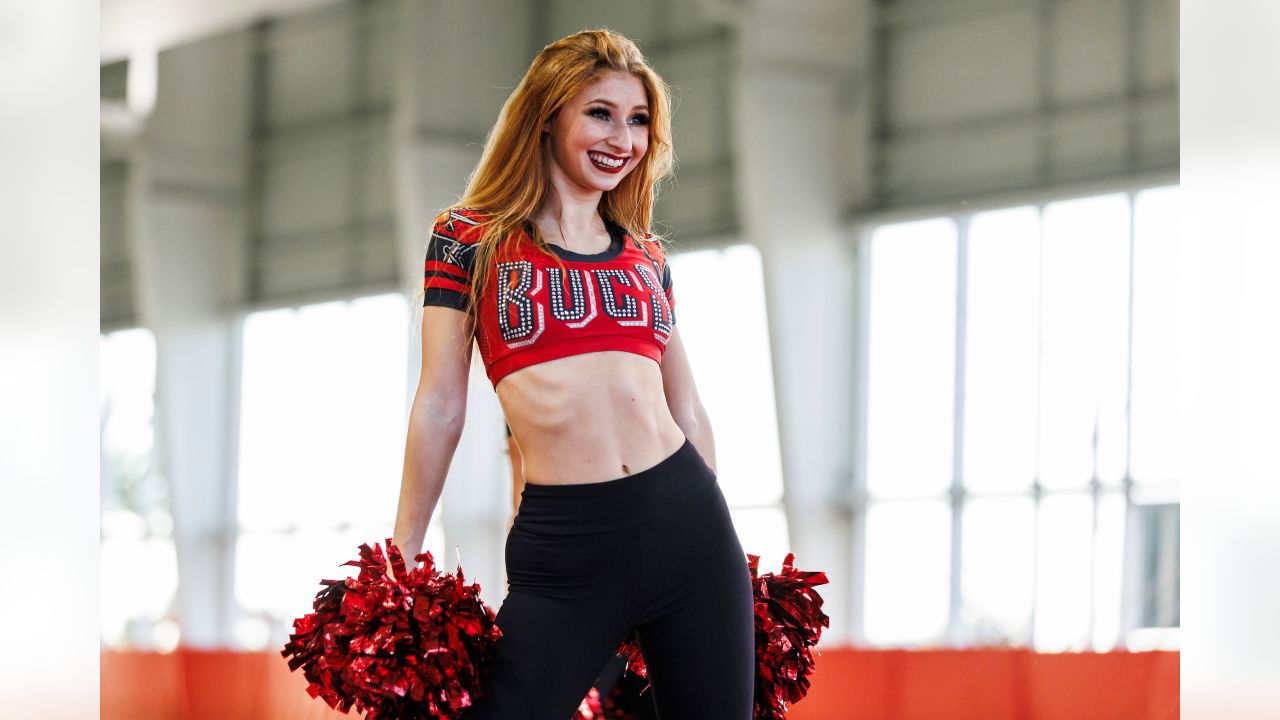 Bucs Cheerleaders Field Rehearsal