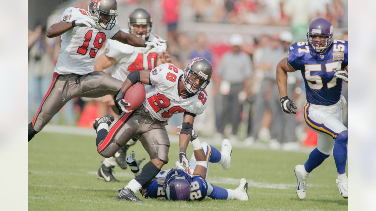 05 October 2008: Tampa Bay Buccaneers running back Warrick Dunn (28). The  Broncos defeated the Buccaneers