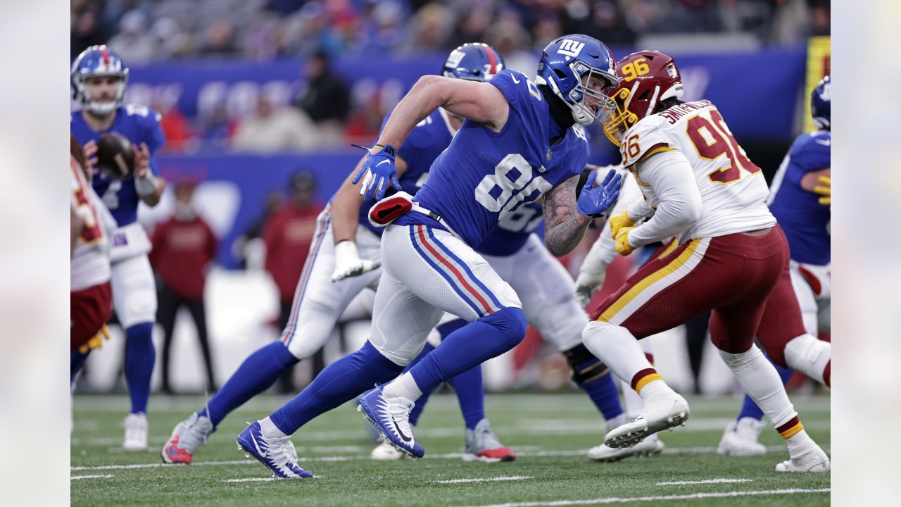 LOOK: Kyle Rudolph in his new Bucs uniform  Gronkowski, Tampa bay  buccaneers, New york giants