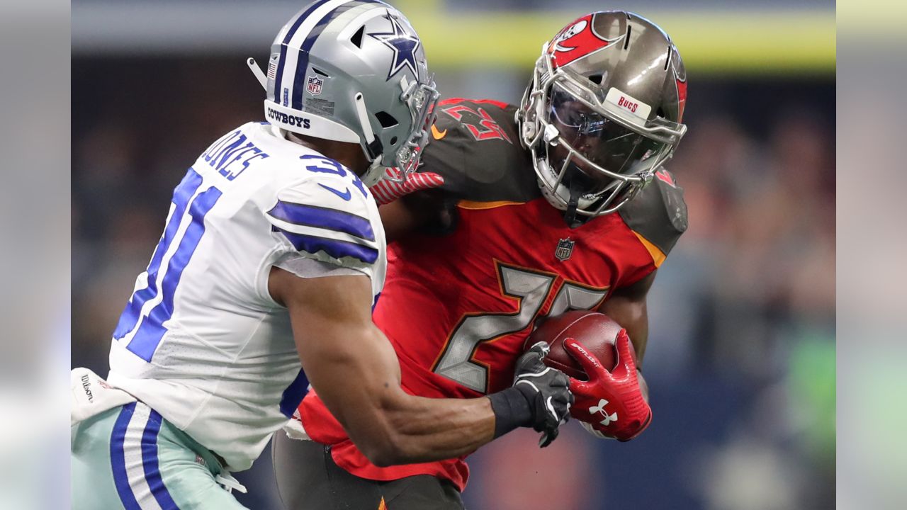 Bucs vs. Cowboys live blog: Tampa Bay fumbles away game, 27-20