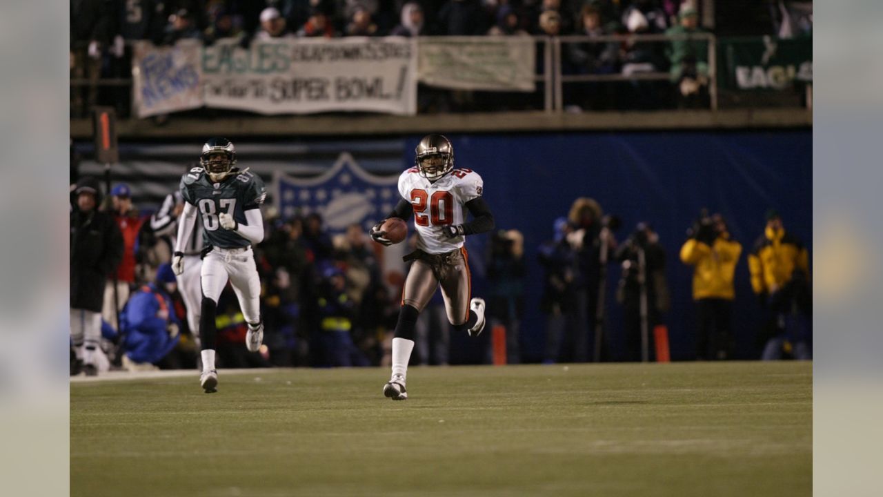 Happy 15th anniversary to the greatest play in Bucs history: Ronde Barber  shuts down the Vet