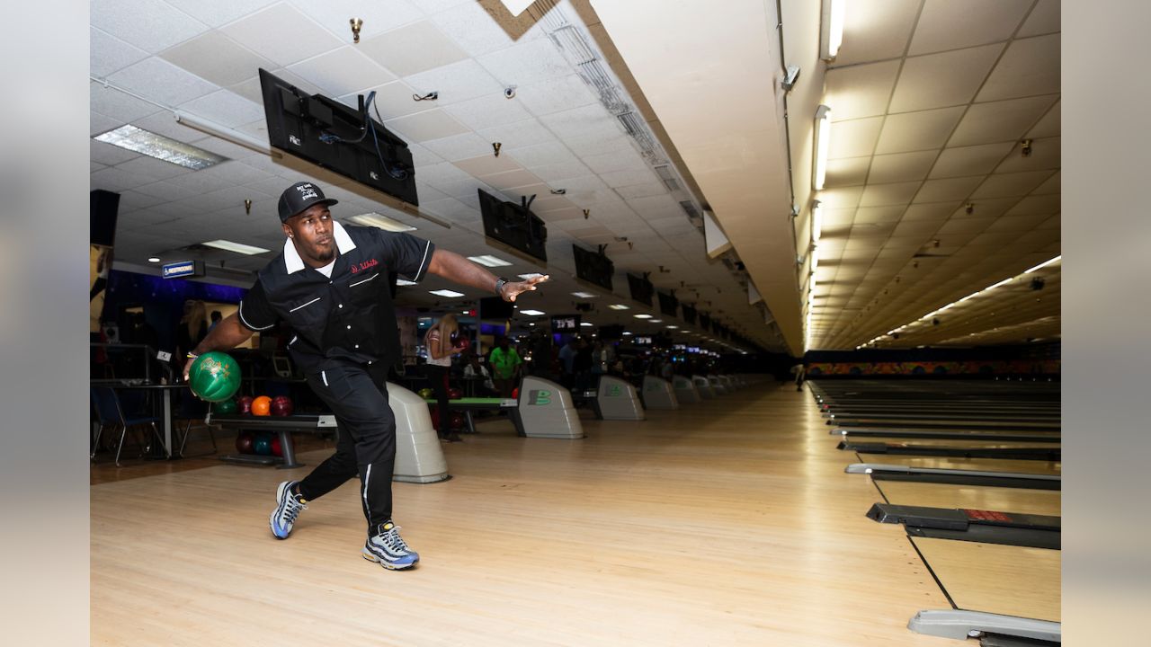 Bucs Big Brother Lavonte David Hosts Fourth Annual Bowling for Kids' Sake  Benefiting Big Brothers Big Sisters of Tampa Bay