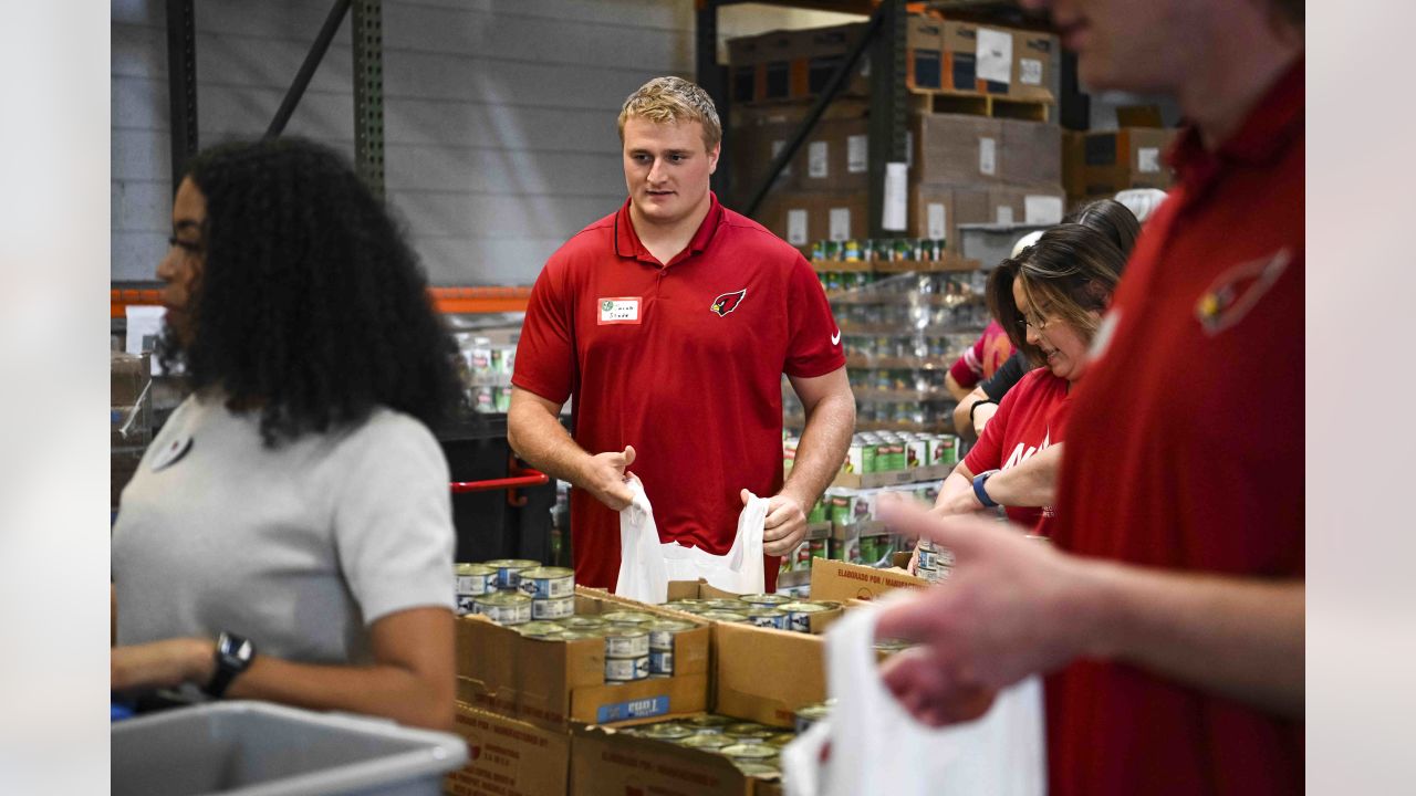 PHOTOS: Rookies Volunteer At United Food Bank