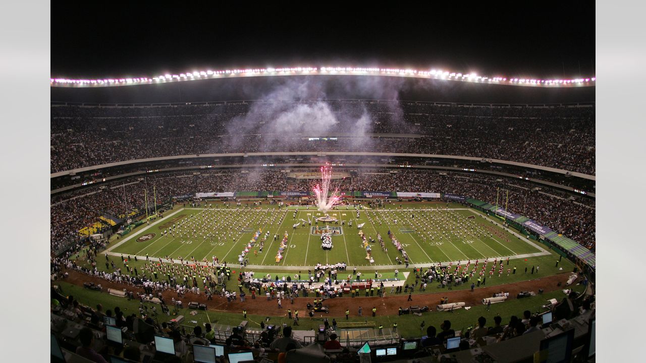 Oct 02, 2005; Mexico City, MEXICO; NFL FOOTBALL: Rolando Cantu of the Arizona  Cardinals waves the Mexican flag in the final moments in Sunday evenings Arizona  Cardinals victory over the 49ers at