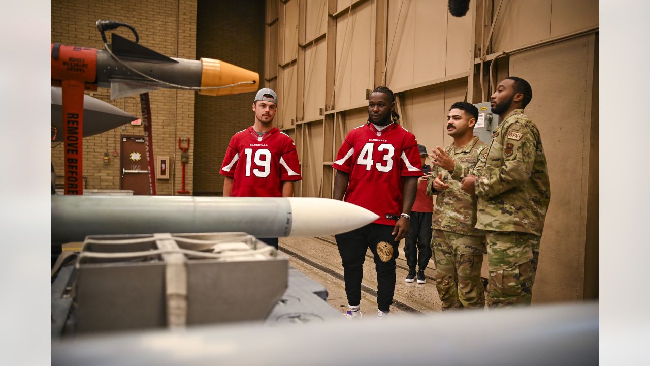 AZ Cardinals visit Luke in salute to service > Luke Air Force Base