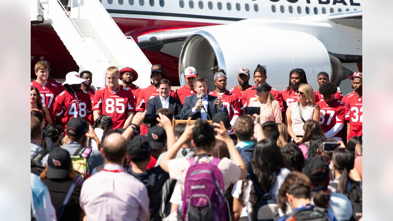 Cardinals Team Plane Takes Students To D.C.